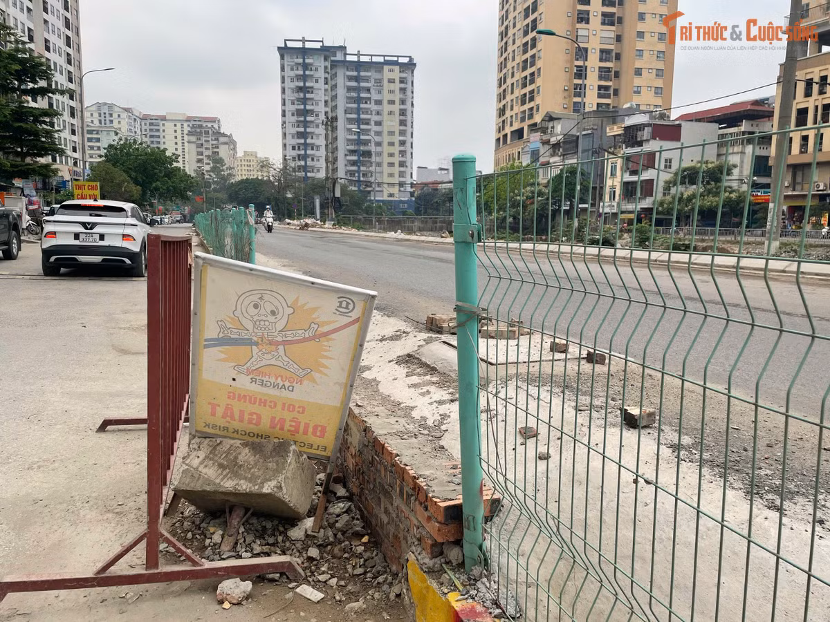 600m dự án cải tạo từ cầu Sông Lừ đến cầu Định Công thuộc dự án hạ tầng kỹ thuật Khu đô thị mới Bắc Đại Kim mở rộng.Tuyến đường Nguyễn Cảnh Dị có tổng chiều dài khoảng 1,3 km, giao với đường Nguyễn Hữu Thọ (phía Bắc hồ Linh Đàm), và phố Định Công.