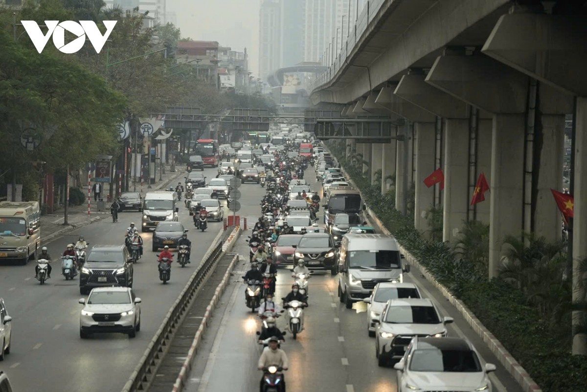 Tuyến phố Nguyễn Trãi hướng đi Ngã Tư Sở - “điểm đen” về ùn tắc giao thông trong sáng nay cũng không quá đông đúc. Các phương tiện di chuyển dễ dàng.