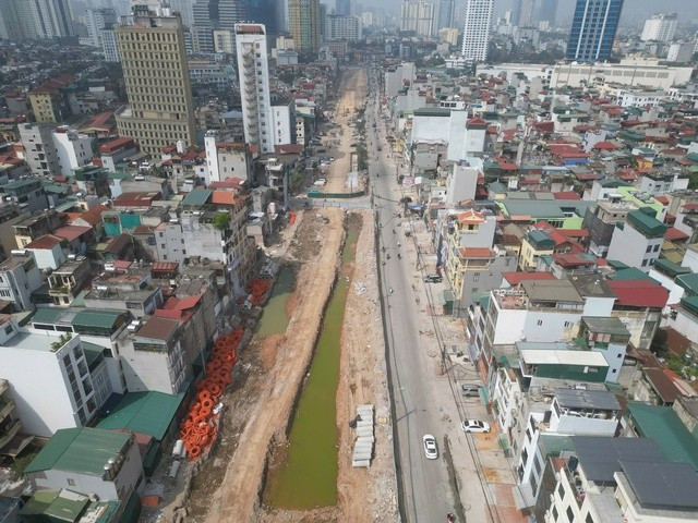 Lãnh đạo Ban Quản lý dự án đầu tư xây dựng công trình dân dụng Hà Nội cho biết, theo biện pháp thi công, thời gian kéo dài hơn nhưng tất cả đơn vị phấn đấu trong năm 2026 sẽ phải hoàn thành.