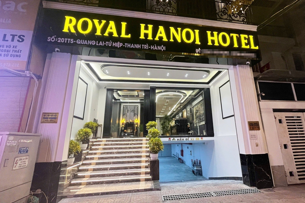 Khách sạn &quot;Royal Hanoi Hotel&quot; bị nhiều người tấn công vì nhầm với khách sạn ở Hàng Cháo.