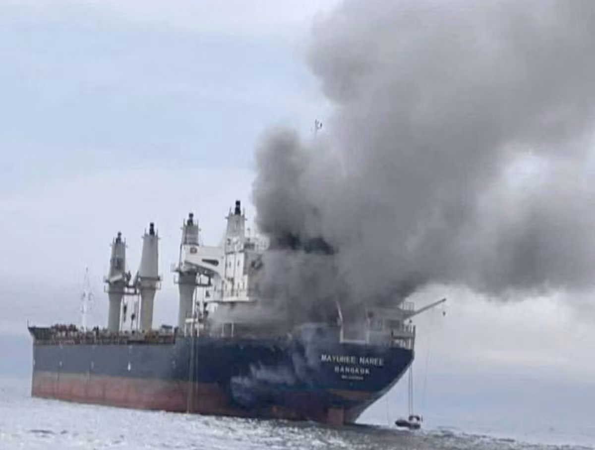 Tàu Thái Lan bị tấn công khi đi qua eo biển Hormuz ngày 11/3. (Ảnh: Reuters)