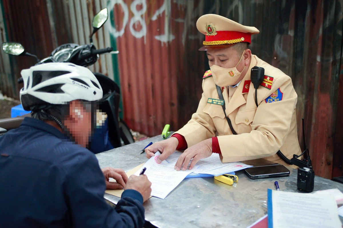 Đội CSGT đường bộ số 2 phát hiện nhiều trường hợp vi phạm nồng độ cồn.