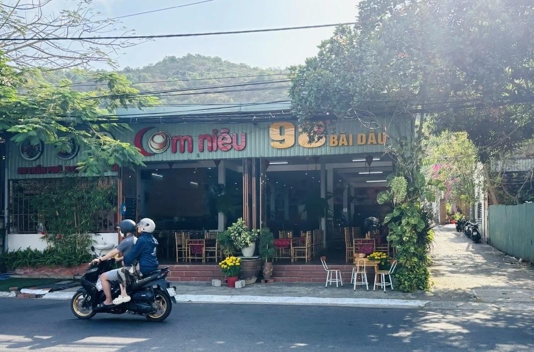 Chủ quán cơm niêu tại phường Vũng Tàu bị bắt khẩn cấp sau hành vi dùng xẻng và ghế đuổi đánh du khách vào mùng 5 Tết