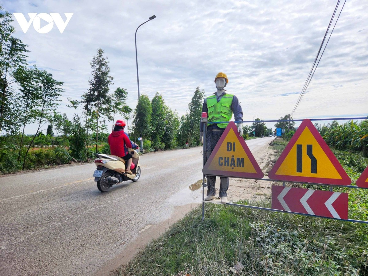 Để phòng ngừa tai nạn giao thông, đơn vị chủ đầu tư đã nắp biển hạn chế di chuyển nhằm tránh những xung đột không đáng có.