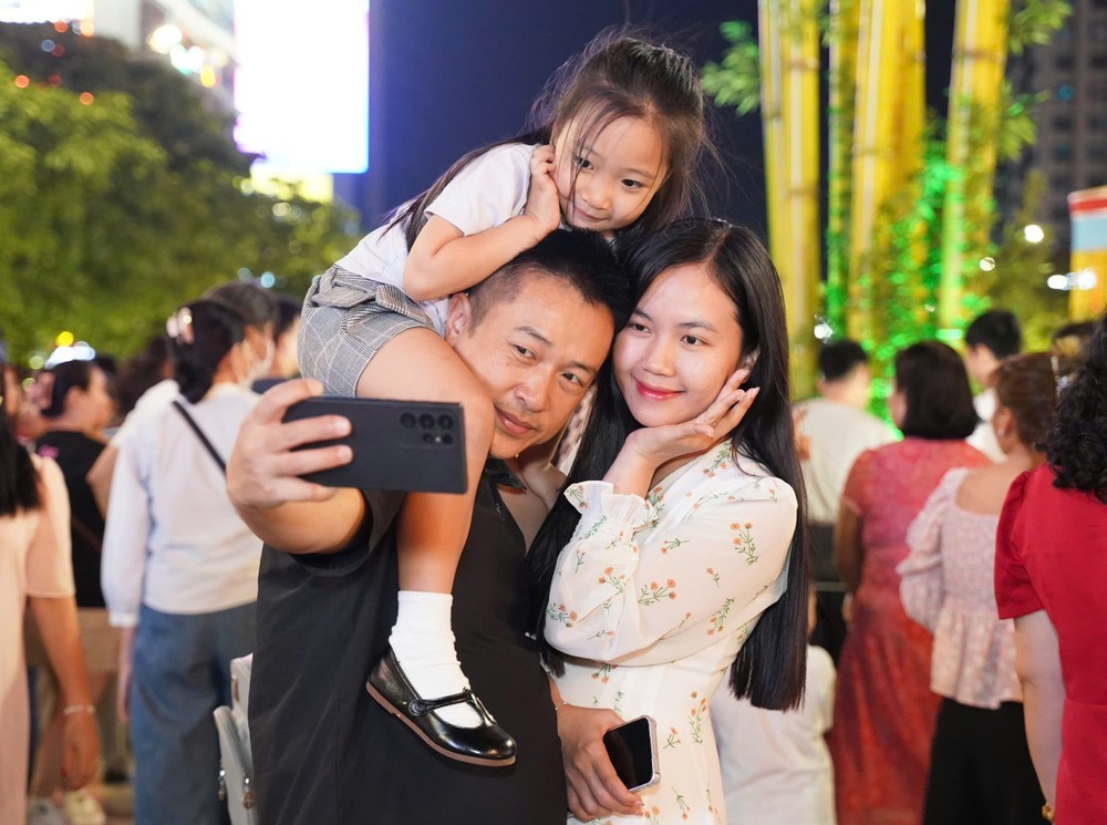 Tết Bính Ngọ 2026 đánh dấu 23 năm tổ chức thành công của Đường hoa Thành phố, phục vụ tổng cộng hơn 26 triệu lượt khách qua các kỳ.