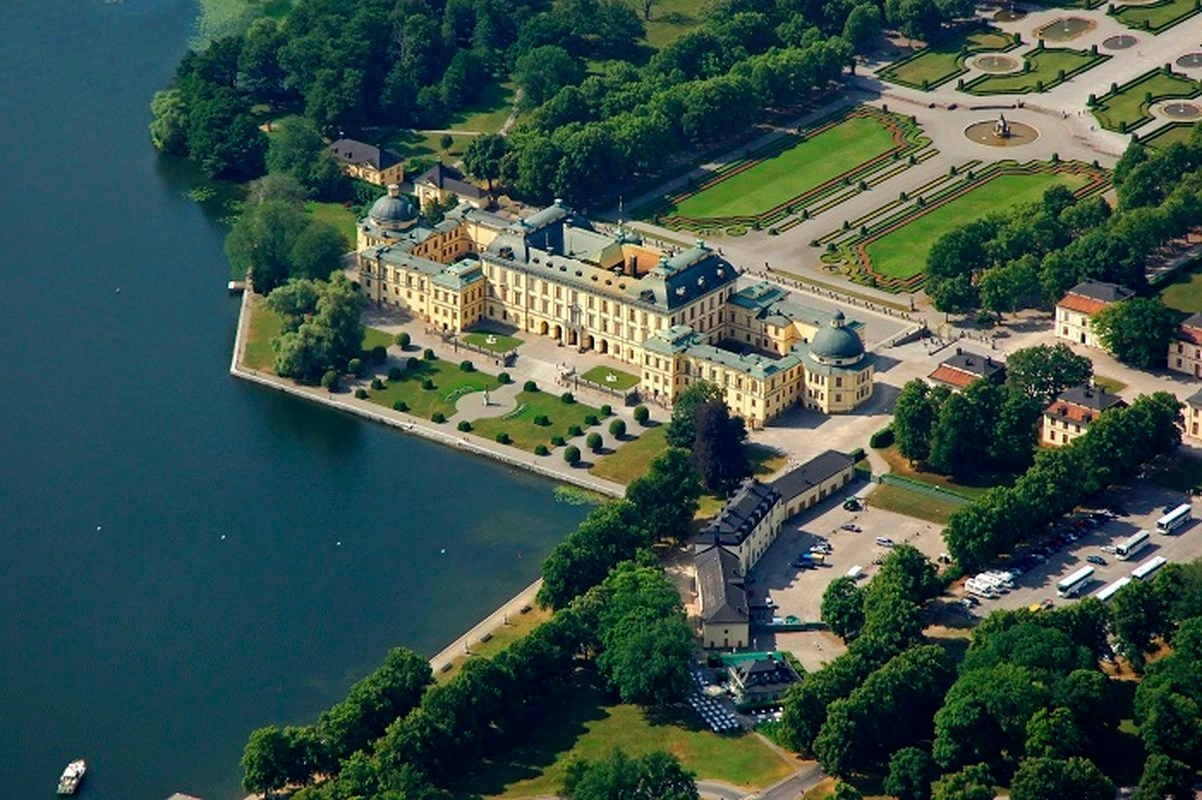 Nơi ở của gia đình Hoàng gia khắp thế giới gây choáng ngợp