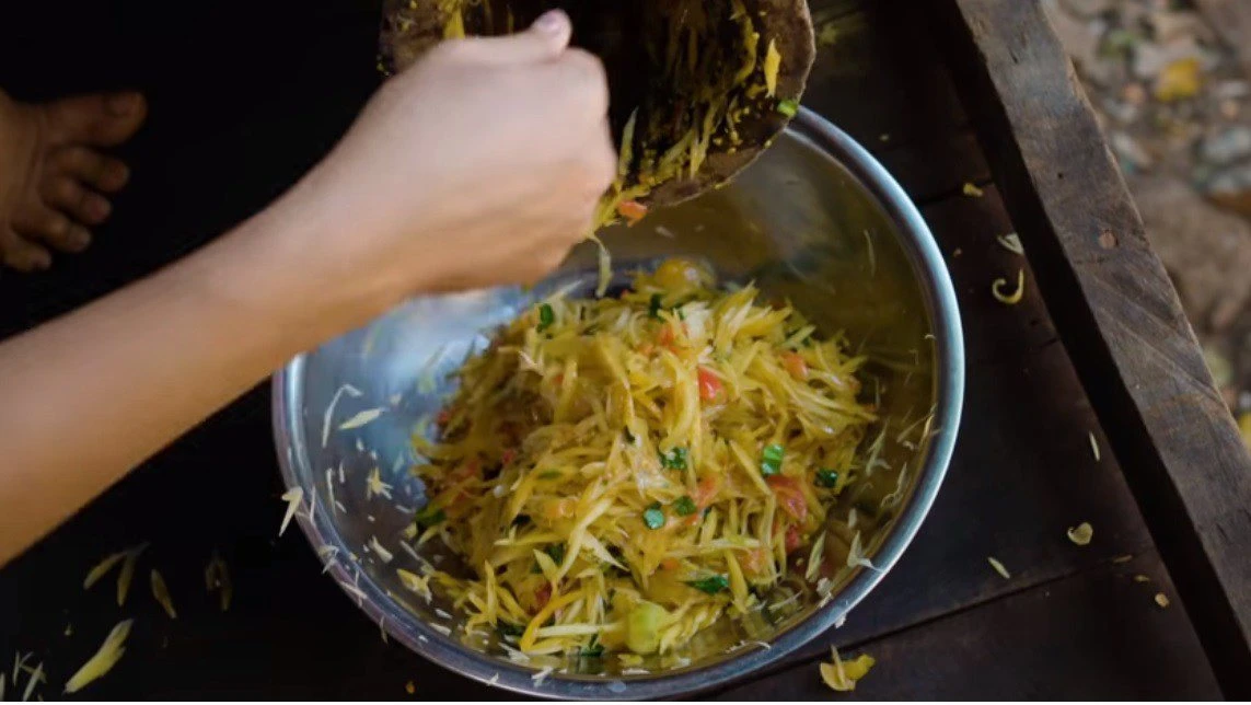 Soi tài bếp núc của hoa hậu H’Hen Niê, nhiều món ngon lạ độc