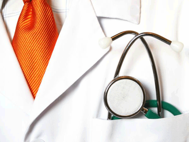 11. Thường xuyên trao đổi tình hình sức khỏe với bác sĩ: Các chẩn đoán bị trì hoãn có thể liên quan đến hàng ngàn chấn thương nghiêm trọng và các cuộc khủng hoảng sức khỏe. Nói chuyện với bác sĩ về tình hình sức khỏe của mình giúp chẩn đoán sớm các vấn đề của bạn.