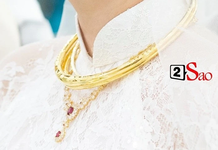 Số vàng bạc, kim cương "sương sương" mà Bảo Thy và chồng đeo trong đám cưới