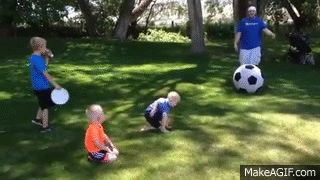 Bé không kịp đỡ.