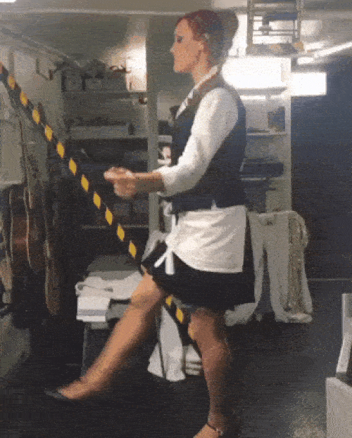 Để chân đấy luôn đi, lần sau khỏi phải thể hiện.