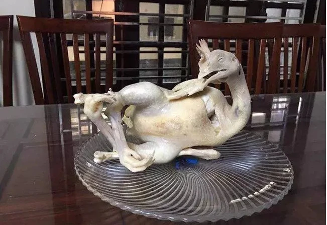 Những tạo dáng gà cúng bá đạo khiến dân tình “cười té ghế”