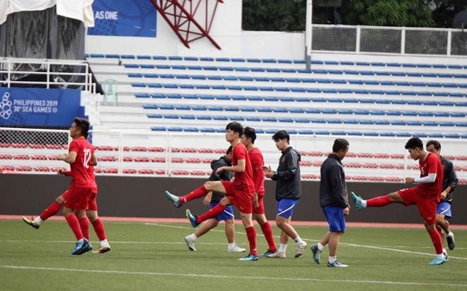 Đức Chinh “khoe” cơ bắp trước thềm đại chiến với Indonesia