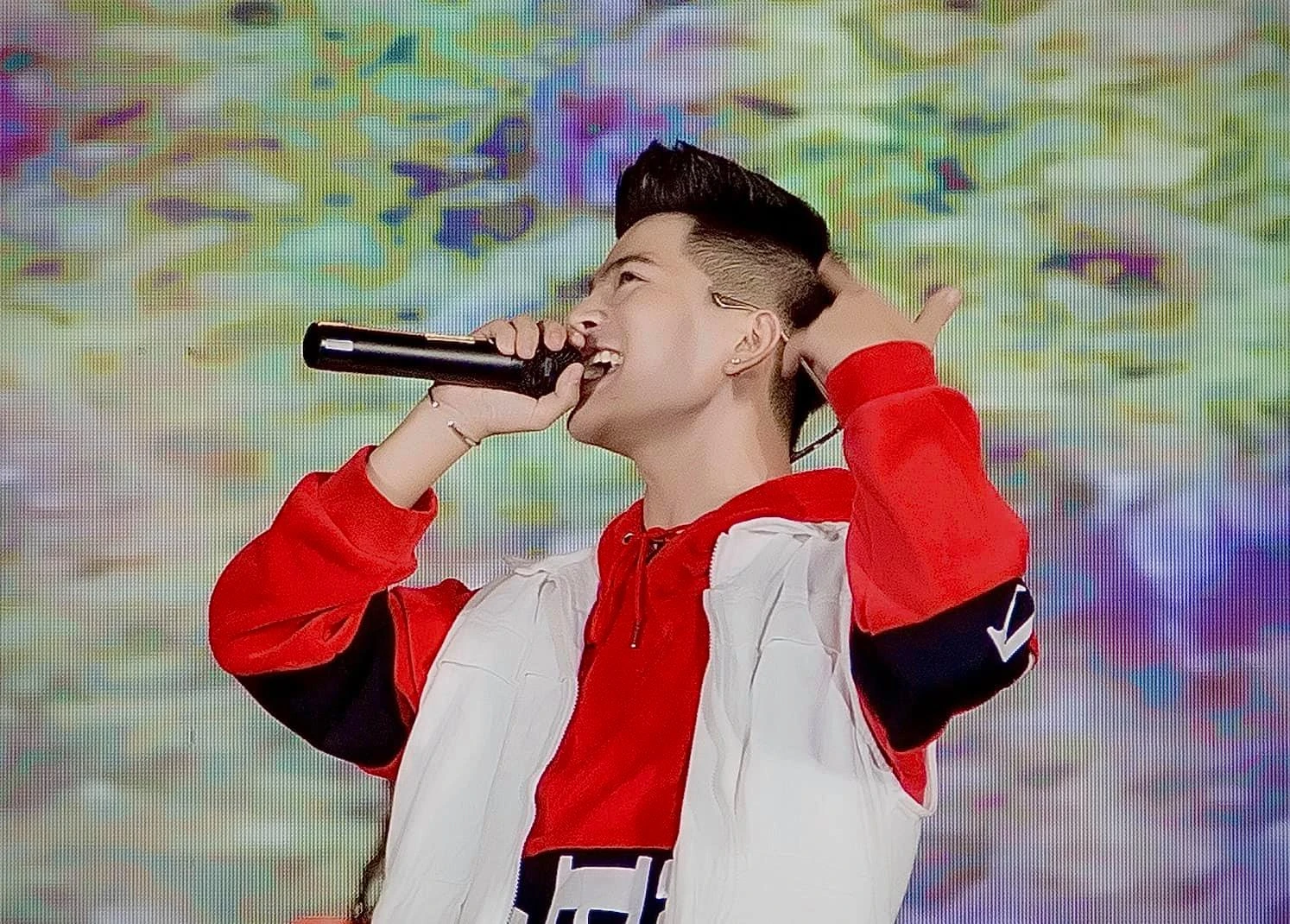 Gu thời trang chất chơi của Quang Anh The Voice Kids ở tuổi 19