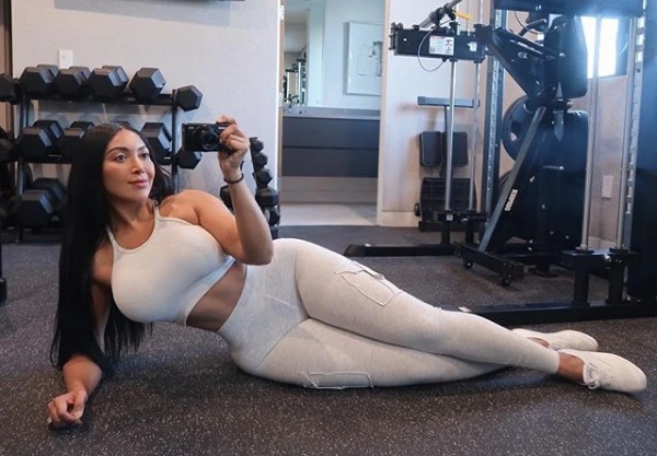 Mỹ nhân Ấn Độ chia sẻ bí quyết tập luyện để có vòng 3 “khủng”