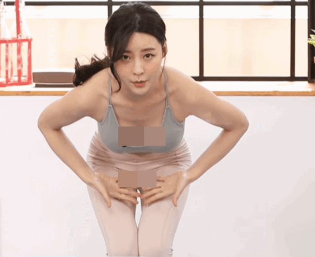 Với tính chất cần phải vận động nhiều nên trang phục khi tập dễ bị co lên dẫn đến tình huống "lộ hàng".