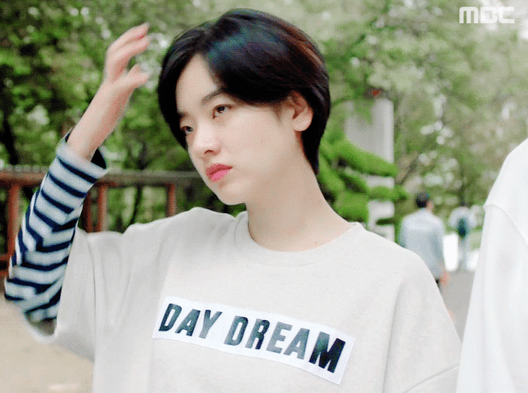 Dù Lee Joo Young bắt đầu nhận được sự chú ý trong vài năm trở lại đây nhưng nữ diễn viên đã xuất hiện trên các tạp chí nổi tiếng khá nhiều lần.