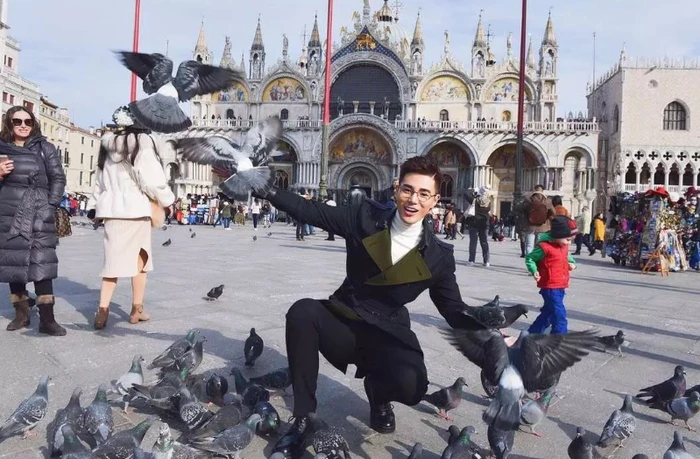 Thầy giáo trẻ gây sốt vì quá đẹp trai và ăn mặc chuẩn soái ca