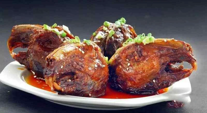 Rùng mình với món đầu thỏ sốt cay kinh dị của Tứ Xuyên, Trung Quốc