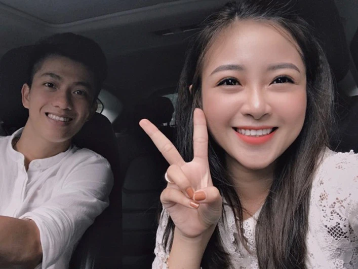 Phong cách thời trang cực trẻ trung của hot girl giáo viên bạn gái Phan Văn Đức