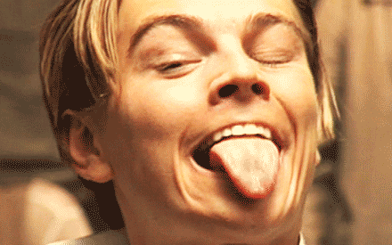 Leonardo DiCaprio làm mặt hài hước.