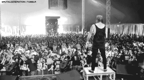 Cướp sân khấu.