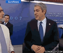 Dám "chơi" tôi à.