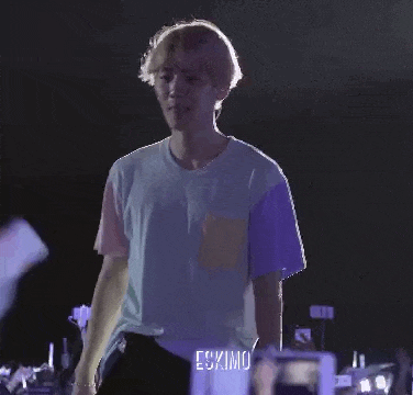 Nhung lan fan nem do len san khau va phan ung cua idol-Hinh-5