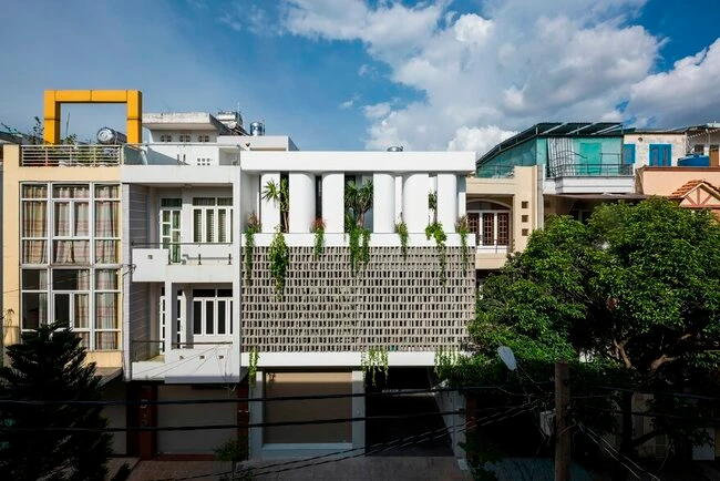 Ông bố Sài Gòn xây nhà đẹp như mơ tặng con gái rượu 