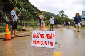 Bão số 2 ra khỏi Biển Đông, cảnh báo lũ quét, sạt lở đất