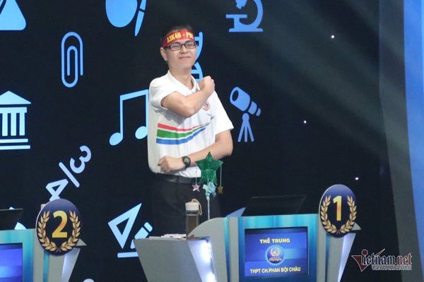 Thú vị chuyện tình yêu của các thí sinh Đường lên đỉnh Olympia ảnh 1 chuyen tinh cua thi sinh olympia: tu doi thu thanh vo chong, bat ngo la don "xin yeu chan thanh" - 1