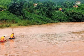  Tìm thấy cháu bé bị lũ cuốn trôi ở Quảng Ninh