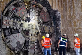 Cận cảnh máy đào hầm đến ga S10 Cát Linh tuyến Nhổn - ga Hà Nội