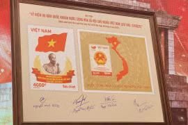 Chiêm ngưỡng bộ tem bưu chính đặc biệt “Kỷ niệm 80 năm Quốc khánh" 