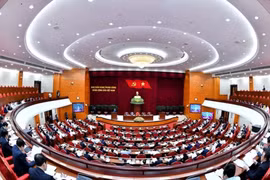 Bộ Chính trị yêu cầu xem xét điều chuyển công tác đối với cán bộ có vi phạm