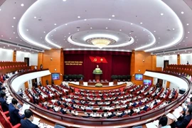 Bộ Chính trị yêu cầu xem xét điều chuyển công tác đối với cán bộ có vi phạm