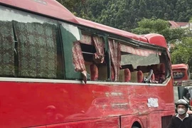 Hai xe khách đâm nhau khiến một hành khách tử vong