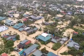 Nhiều địa phương tỉnh Thanh Hoá "biến thành sông" sau bão số 10