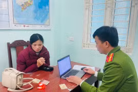 Mua nhẫn vàng giả giá 40 nghìn đồng đề đánh tráo 2 chỉ vàng thật