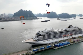 Quảng Ninh tạm dừng tham quan, lưu trú trên biển do bão số 5 Kajiki