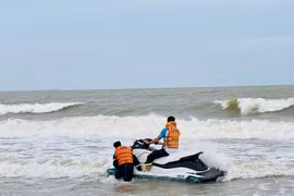 Tin mới vụ 3 học sinh mất tích ở biển Hải Tiến