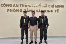 Bắt ca sĩ Lương Bằng Quang - chồng của Ngân 98 về tội hối lộ