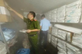 "Đột kích" lô hàng mực ống trôi nổi ở Quảng Ninh