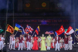 'Thế giới cùng chung nhịp đập yêu thương' từ Lễ hội Văn hóa Thế giới Hà Nội