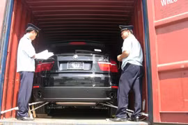 Đề xuất siết chặt nhập khẩu xe ô tô làm quà biếu, quà tặng