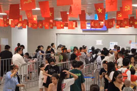 Ga đường sắt trên cao lập rào, phân luồng bán vé... tránh ùn tắc 