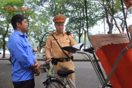 Xích lô “độ” điện tung hoành phố cổ: CSGT vào cuộc, siết kỷ cương