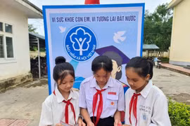 Đồng loạt hỗ trợ 50% mức đóng BHYT cho học sinh, sinh viên