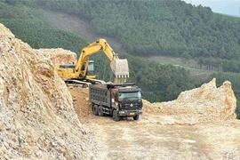 Quảng Ninh rà soát toàn bộ nguồn đất đắp, đá xây dựng cho tuyến ven sông