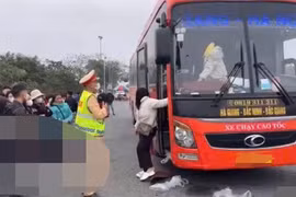 Báo động tình trạng nhồi nhét khách trên xe đường dài dịp Tết Bính Ngọ